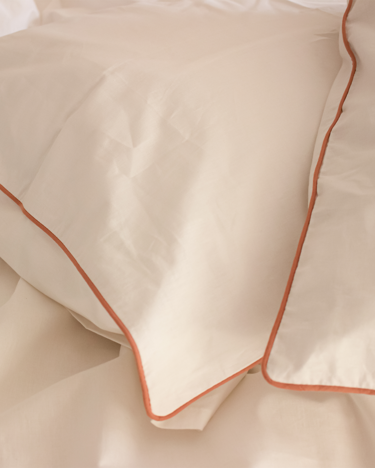 Classic Percale - Fitted Sheet Set- White with Peach Piped Edge
